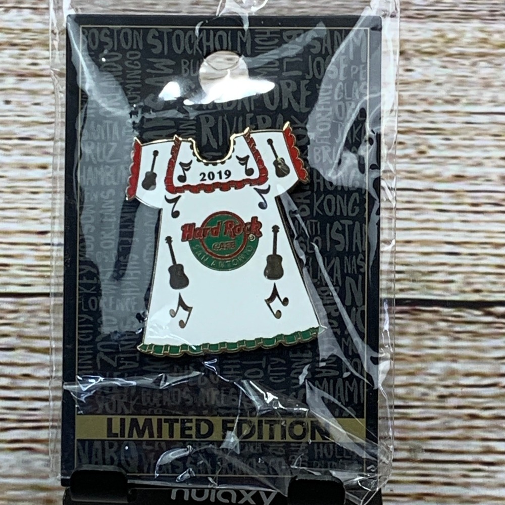 Hard Rock Cafe San Antonio Fiesta 2019‎ Dress Pin Limited Edition New on Card